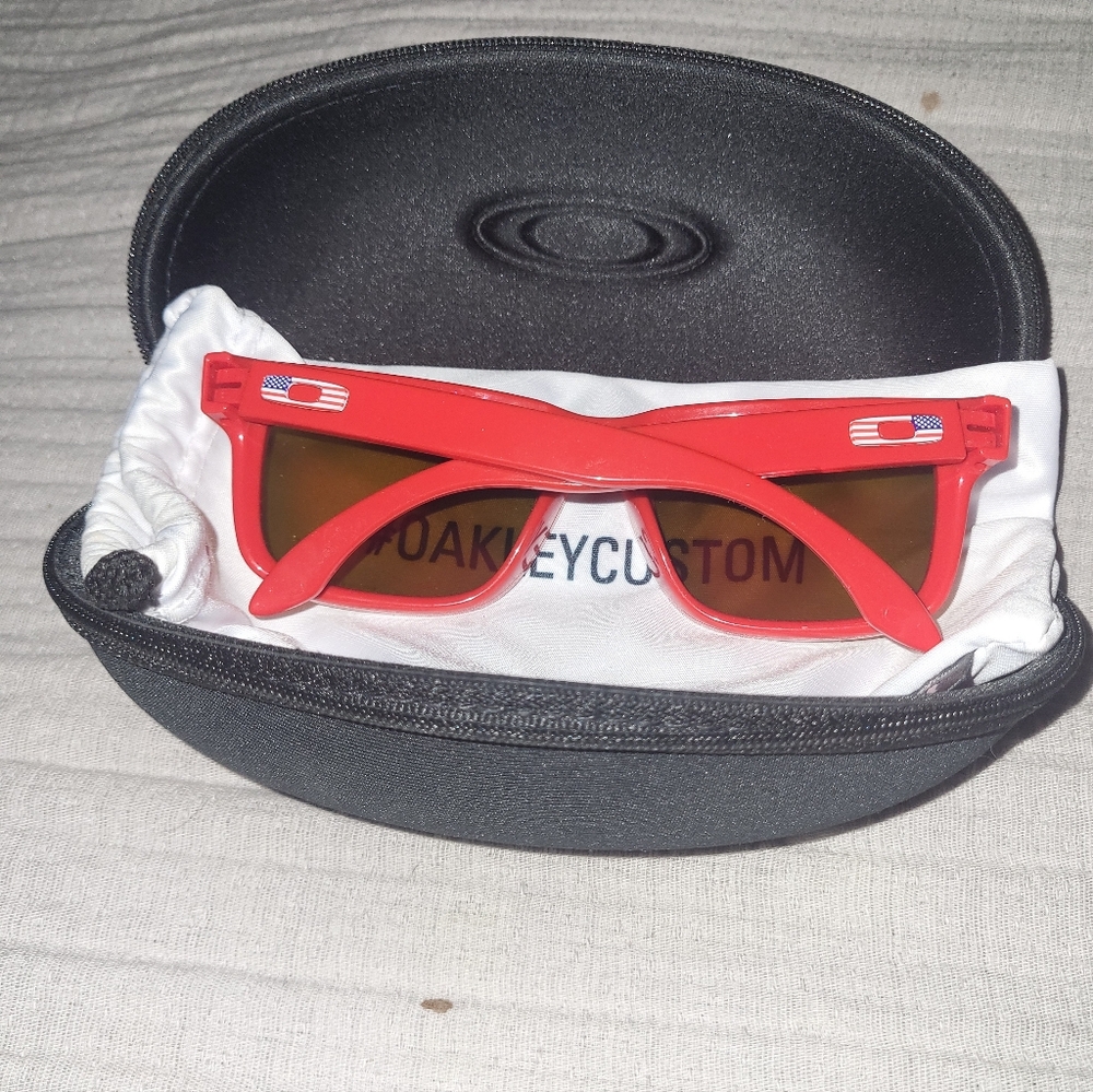Oakley Red Mirrored Lens Sunglasses - Picture 3 of 3